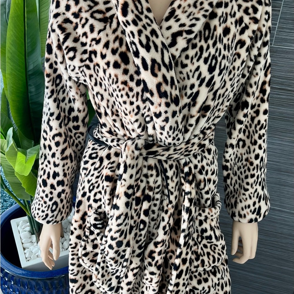 Victoria’s Secret Leopard Plush Robe with Belt XS/Small EUC